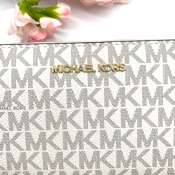 Michael Kors Jet Set Travel Continental Wristlet - Picture 3 of 8